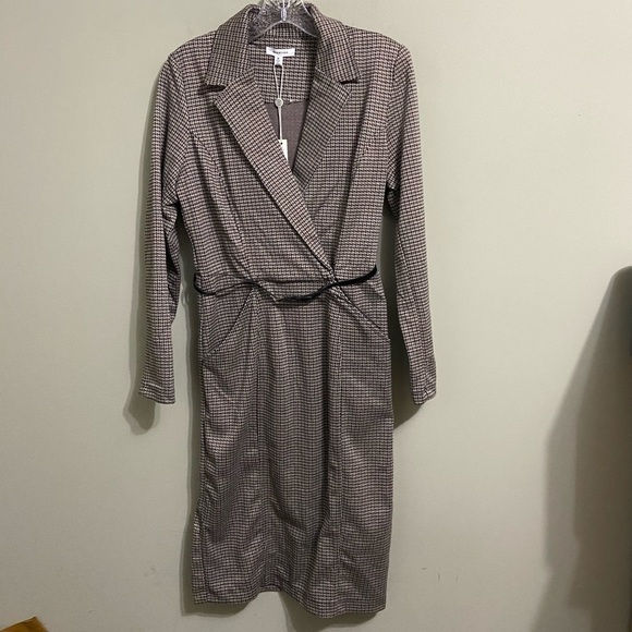 NEW Max Studio MD BROWN HOUNDSTOOTH Long Sleeve Notch Collar Belted Midi Dress - Picture 3 of 5